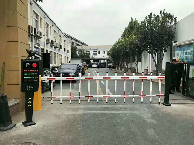 车牌识别厂家解决了车辆进出小区的问题(图1) 车牌识别厂家解决了车辆进出小区的问题(图1)